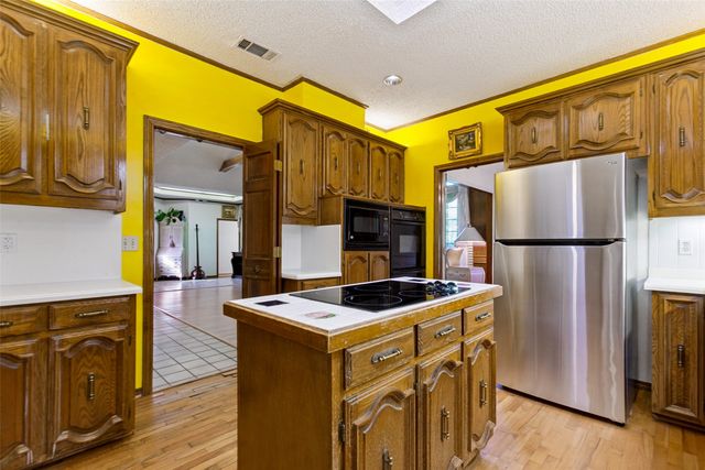 14784 Lochinvar Court, Addison, TX 75254