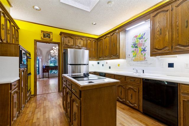 14784 Lochinvar Court, Addison, TX 75254