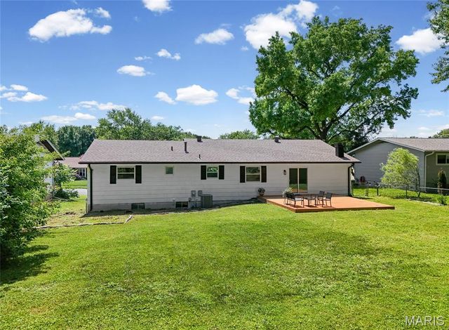 3036 Cherokee Lane, St Charles, MO 63301