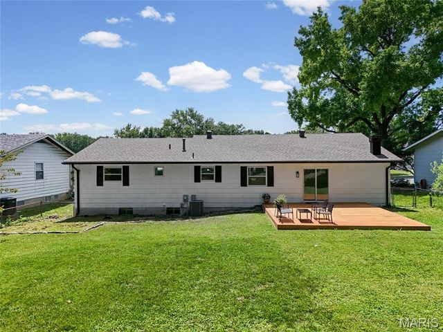 3036 Cherokee Lane, St Charles, MO 63301