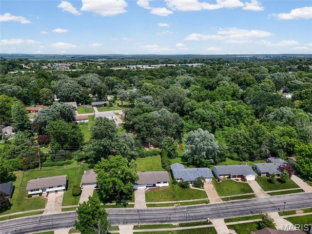 3036 Cherokee Lane, St Charles, MO 63301