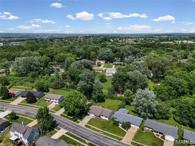 3036 Cherokee Lane, St Charles, MO 63301