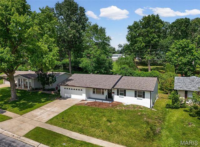 3036 Cherokee Lane, St Charles, MO 63301