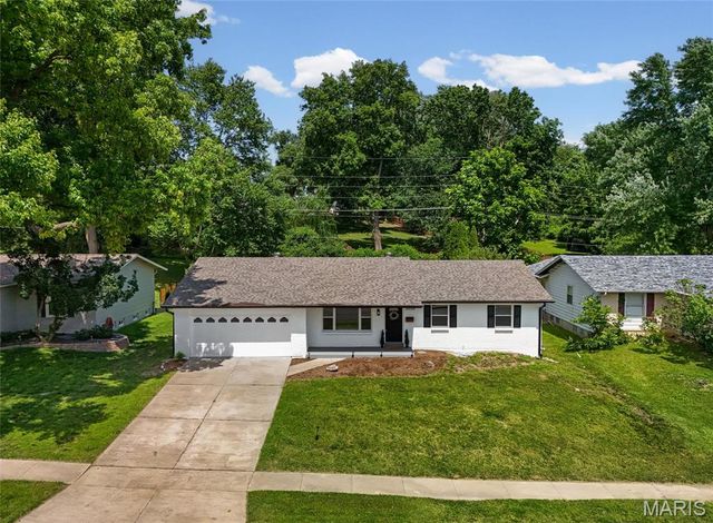 3036 Cherokee Lane, St Charles, MO 63301