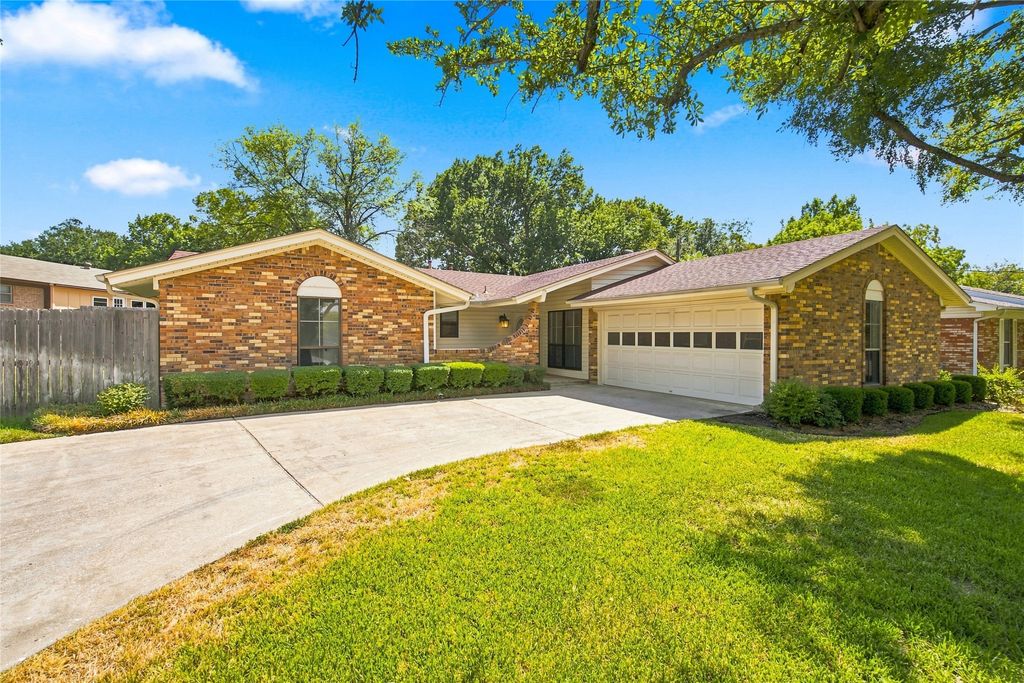 820 E Windsor Drive, Denton, TX 76209 — exterior