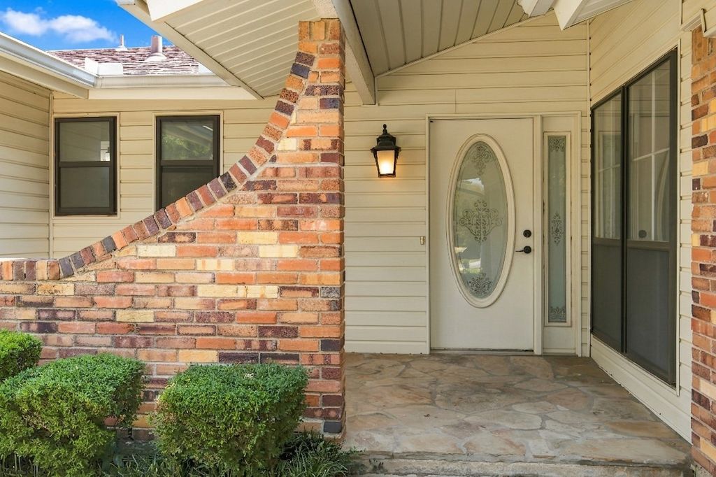 820 E Windsor Drive, Denton, TX 76209 — photo 3