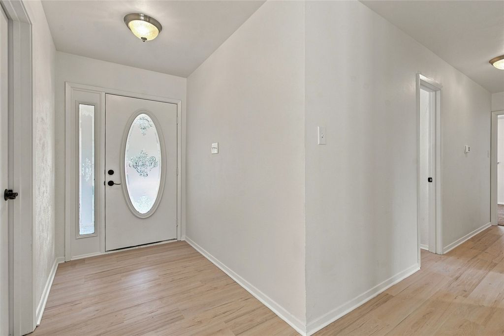 820 E Windsor Drive, Denton, TX 76209 — photo 4
