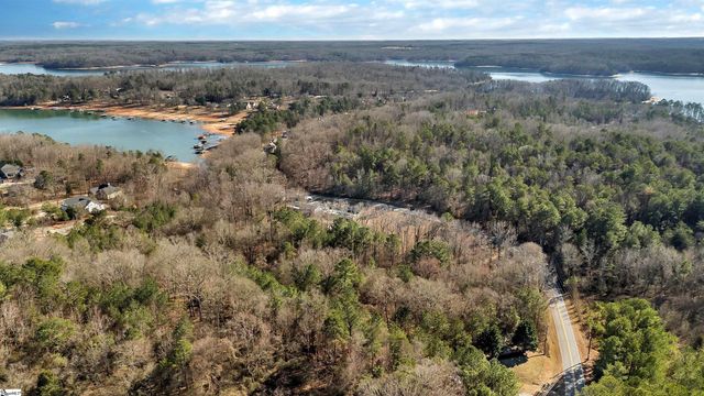 1106 Bay Drive, Fair Play, SC 29643