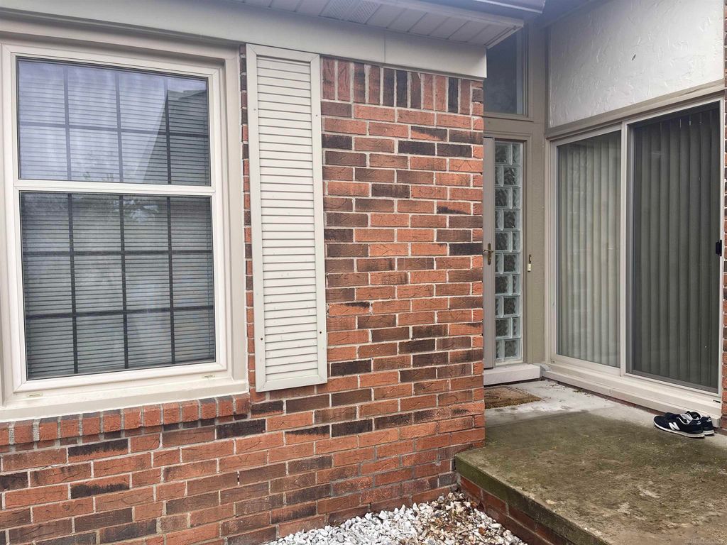 49230 Chestnut Hill Court, Shelby Twp, MI 48315