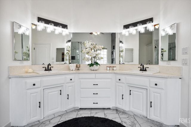 11605 Yarborough Avenue, Bakersfield, CA 93312