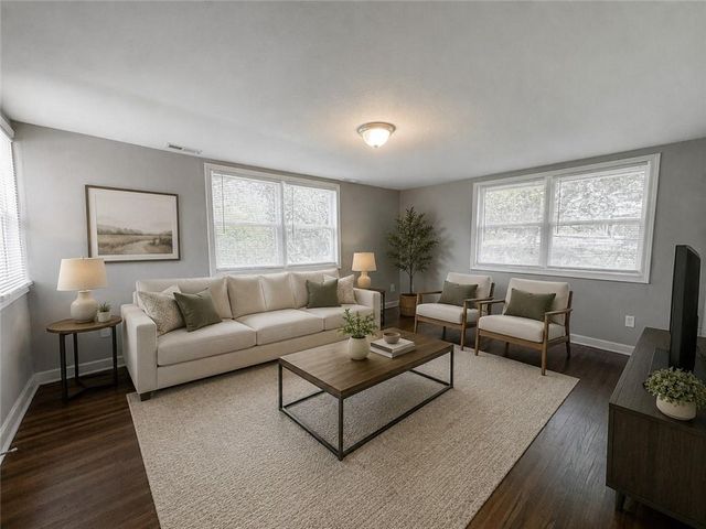 5825 Manchester Drive, Kansas City, MO 64129