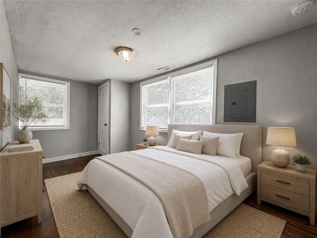 5825 Manchester Drive, Kansas City, MO 64129