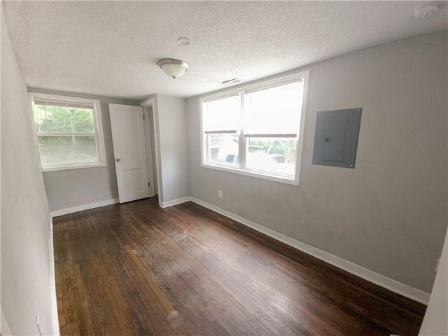 5825 Manchester Drive, Kansas City, MO 64129