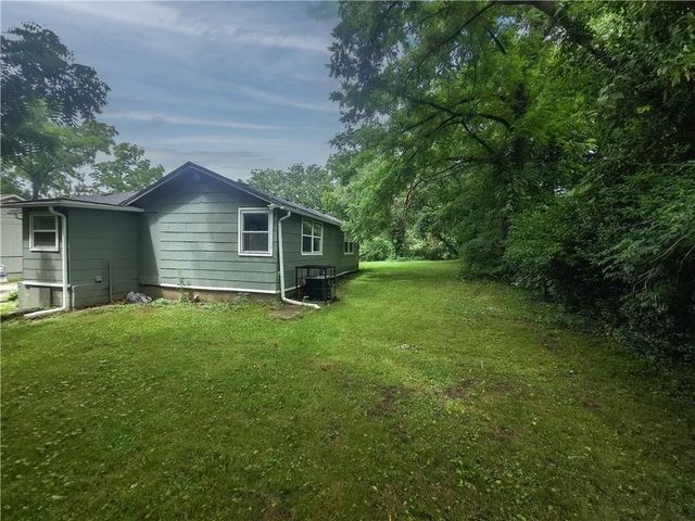 5825 Manchester Drive, Kansas City, MO 64129