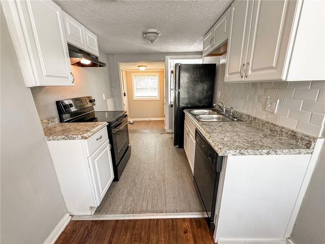 5825 Manchester Drive, Kansas City, MO 64129