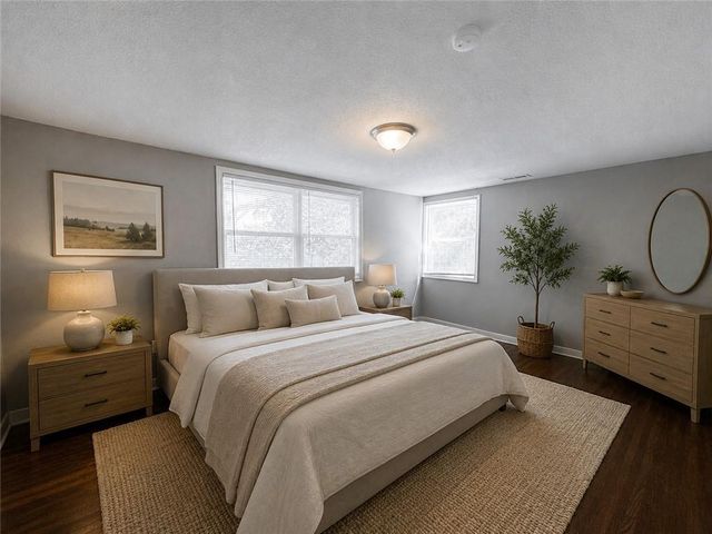 5825 Manchester Drive, Kansas City, MO 64129