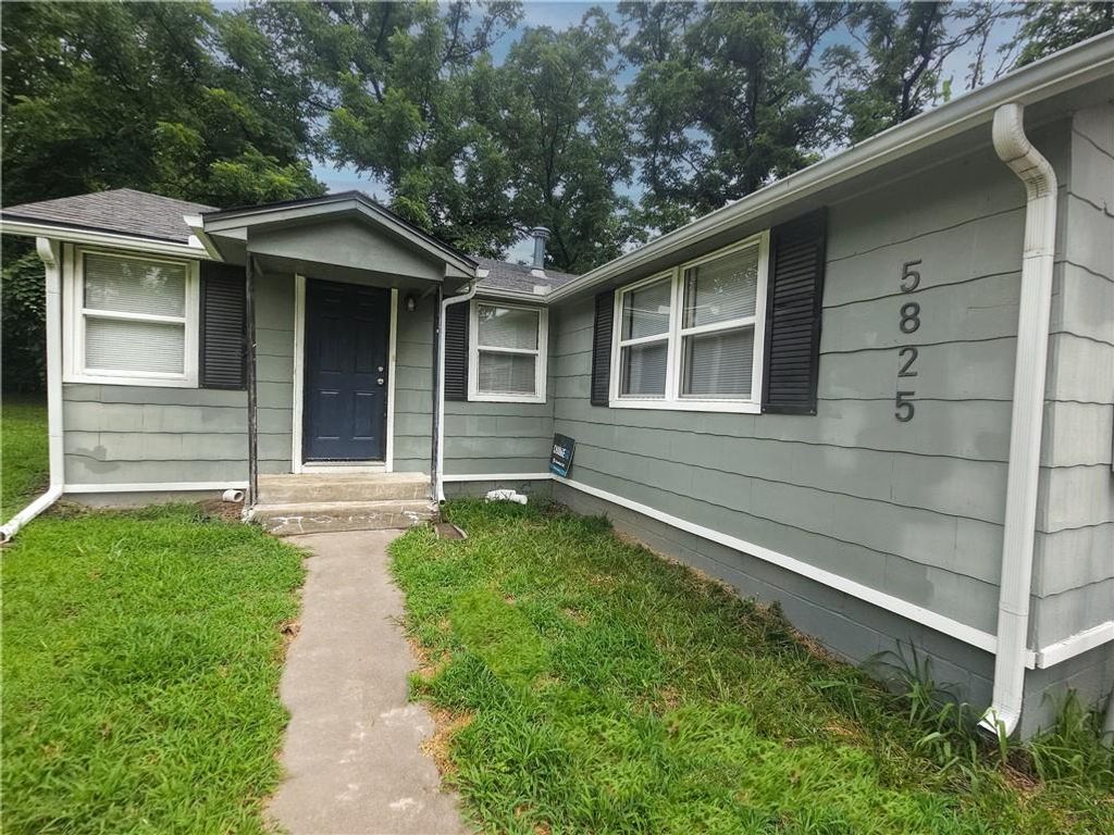5825 Manchester Drive, Kansas City, MO 64129