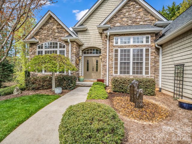 21 Kanuga Forest Drive, Hendersonville, NC 28739