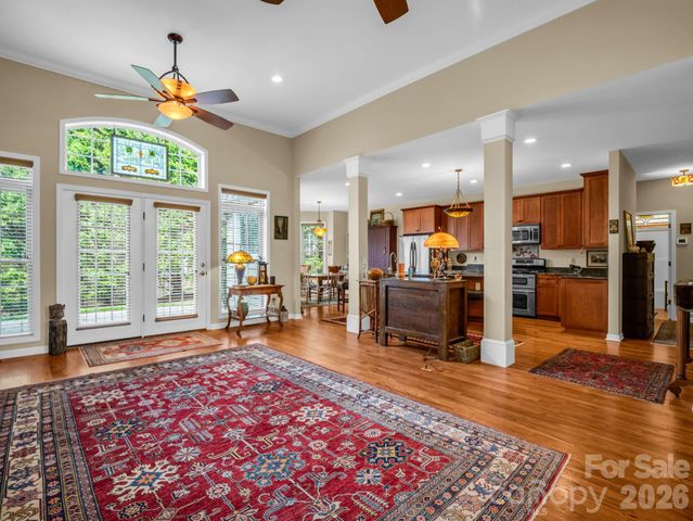 21 Kanuga Forest Drive, Hendersonville, NC 28739
