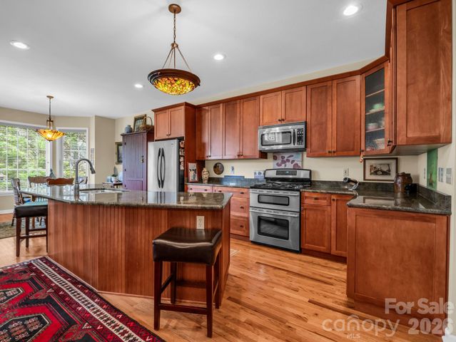 21 Kanuga Forest Drive, Hendersonville, NC 28739