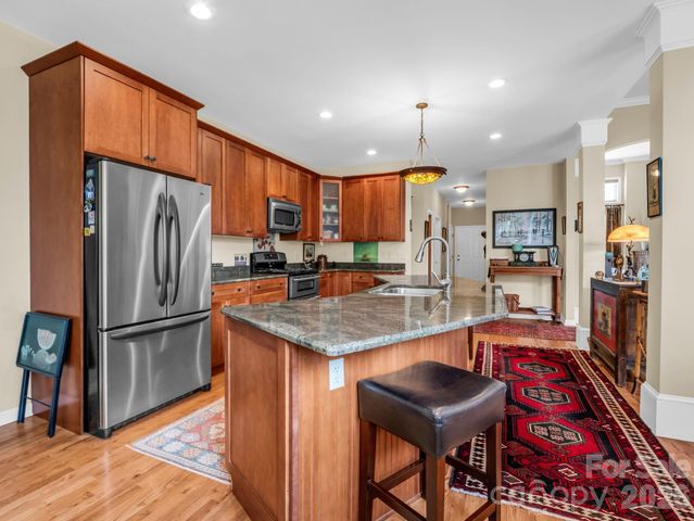 21 Kanuga Forest Drive, Hendersonville, NC 28739