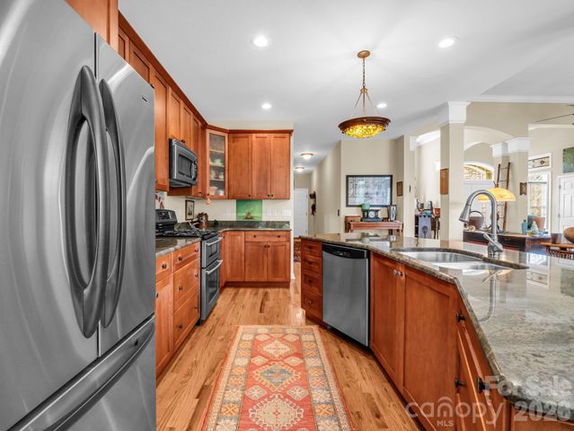 21 Kanuga Forest Drive, Hendersonville, NC 28739