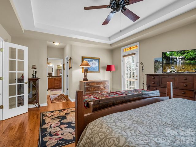 21 Kanuga Forest Drive, Hendersonville, NC 28739