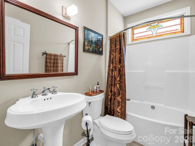 21 Kanuga Forest Drive, Hendersonville, NC 28739