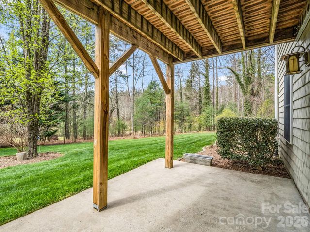 21 Kanuga Forest Drive, Hendersonville, NC 28739