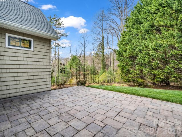 21 Kanuga Forest Drive, Hendersonville, NC 28739