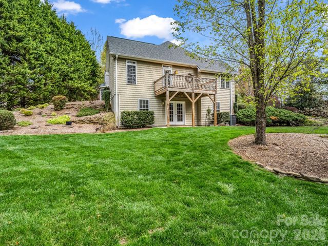 21 Kanuga Forest Drive, Hendersonville, NC 28739