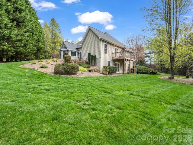 21 Kanuga Forest Drive, Hendersonville, NC 28739