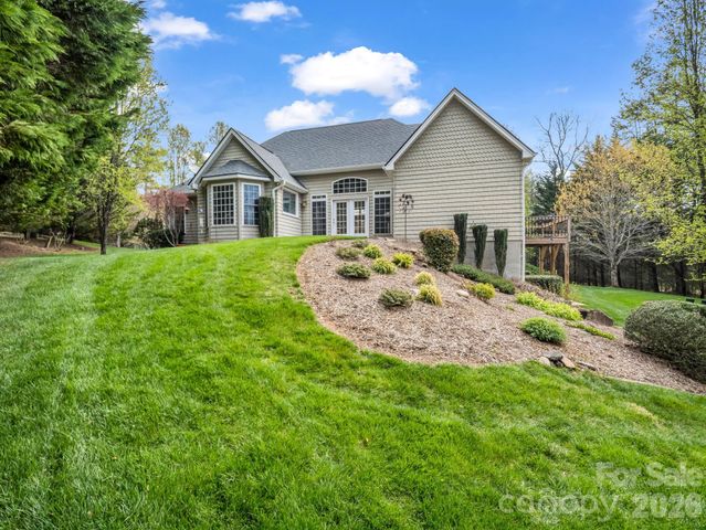 21 Kanuga Forest Drive, Hendersonville, NC 28739