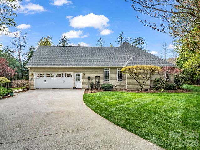 21 Kanuga Forest Drive, Hendersonville, NC 28739