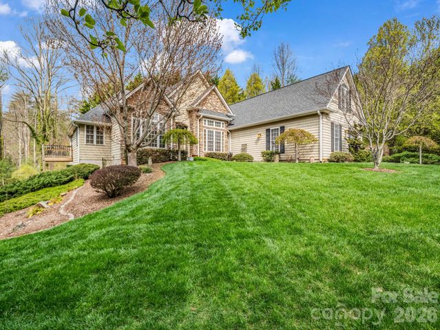 21 Kanuga Forest Drive, Hendersonville, NC 28739