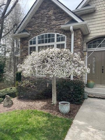 21 Kanuga Forest Drive, Hendersonville, NC 28739