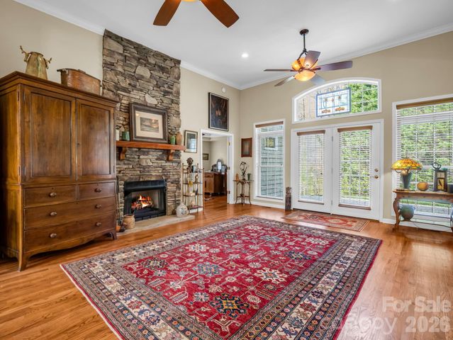 21 Kanuga Forest Drive, Hendersonville, NC 28739