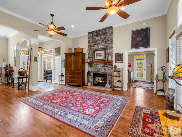 21 Kanuga Forest Drive, Hendersonville, NC 28739