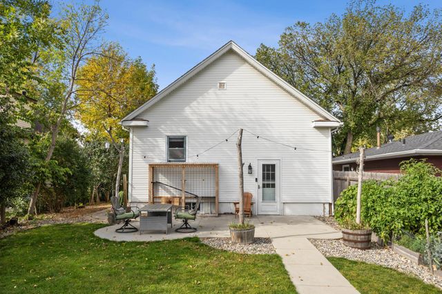 727 Oak Street N, Fargo, ND 58102