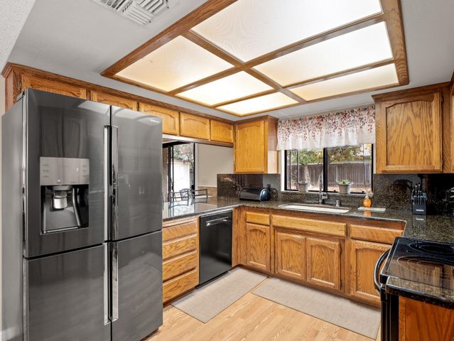 9322 N Jackson Avenue, Fresno, CA 93720