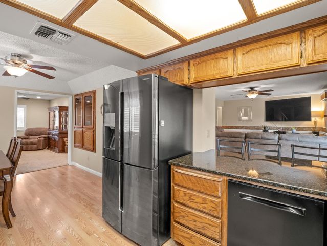 9322 N Jackson Avenue, Fresno, CA 93720