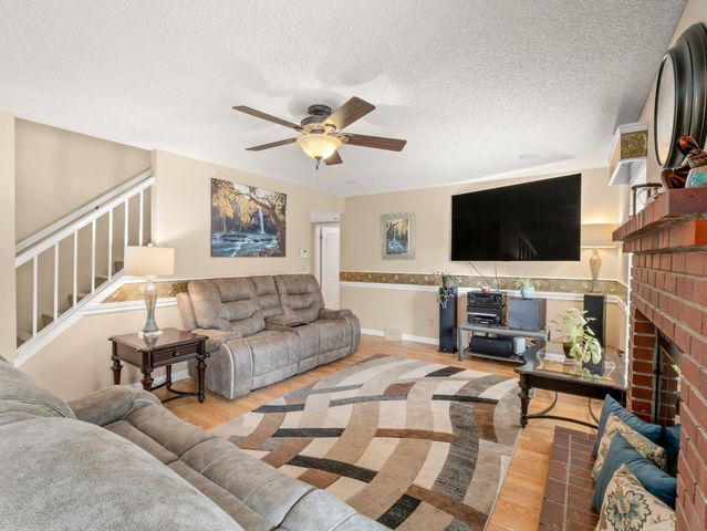 9322 N Jackson Avenue, Fresno, CA 93720