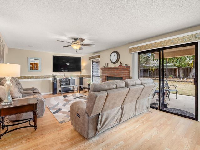 9322 N Jackson Avenue, Fresno, CA 93720