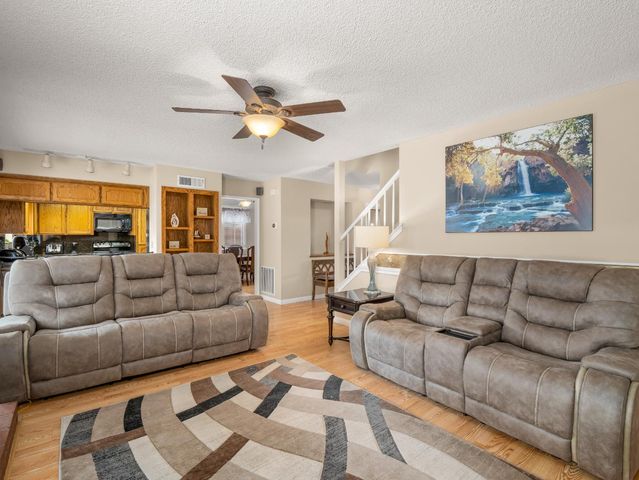 9322 N Jackson Avenue, Fresno, CA 93720