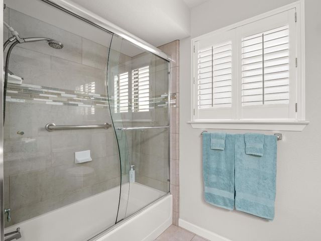 9322 N Jackson Avenue, Fresno, CA 93720