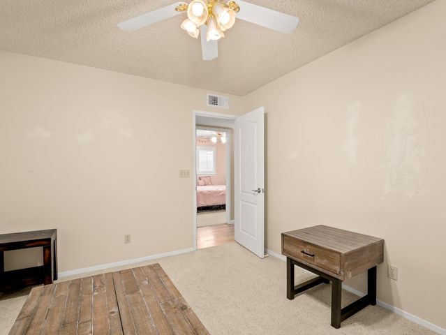 9322 N Jackson Avenue, Fresno, CA 93720