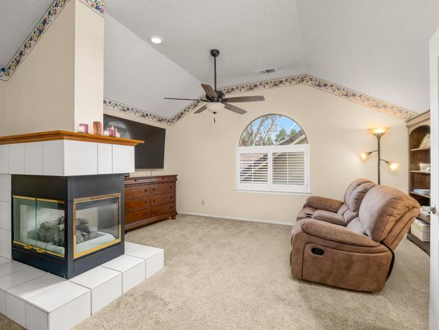 9322 N Jackson Avenue, Fresno, CA 93720