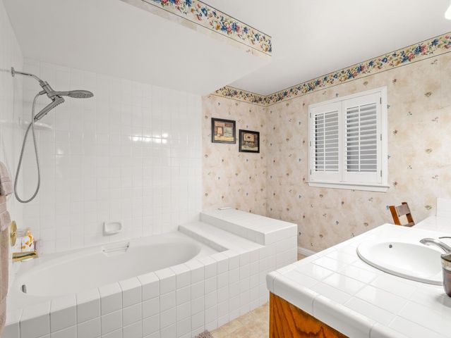 9322 N Jackson Avenue, Fresno, CA 93720