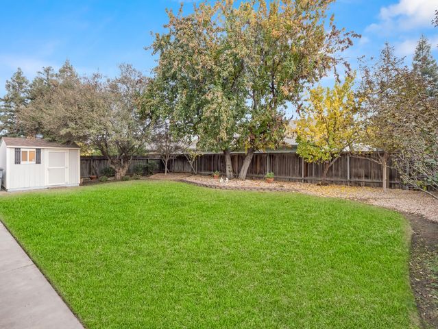 9322 N Jackson Avenue, Fresno, CA 93720