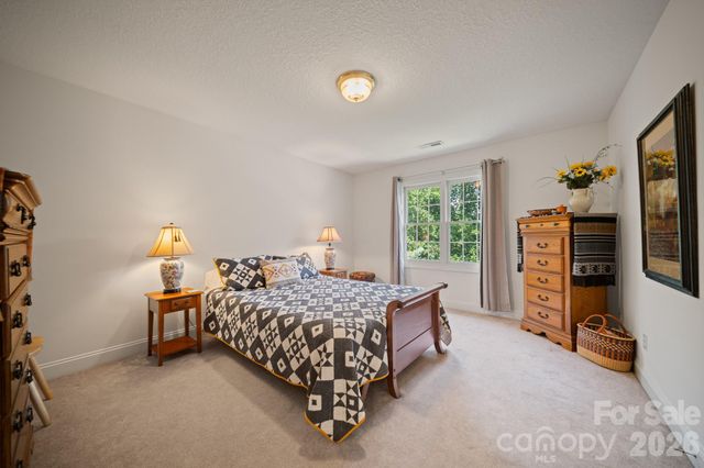 210 Clear Vista Circle, Asheville, NC 28805